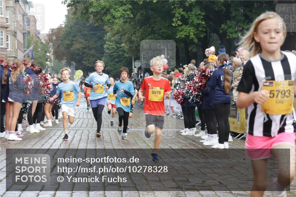 13.09.2026 - Kiel Lauf Yannick Fuchs http://msf.ph/oto/10278328 13.09.2026 08:51:18 Ziel 909, 1238, 3683, 4159, 4741, 5010, 5211, 7033, 10463, 11688, 496, 497, 1724, 2125, 2343, 3106, 5959, 9612, 10957, 10970, 10987, 444, 1243, 3901, 5130, 5439, 5793, 5906, 5976, 6699, 8206, 8657, 8883, 9379, 9929, 497, 2125, 2443, 3106, 5792, 9612 meine-sportfotos.de
