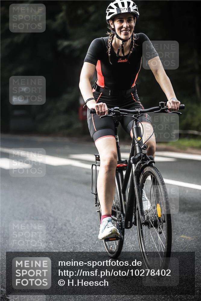 13.09.2026 - Stadtparktriathlon H.Heesch http://msf.ph/oto/10278402 13.09.2026 10:42:19 Radfahren 307, 359, 371, 399, 530 meine-sportfotos.de