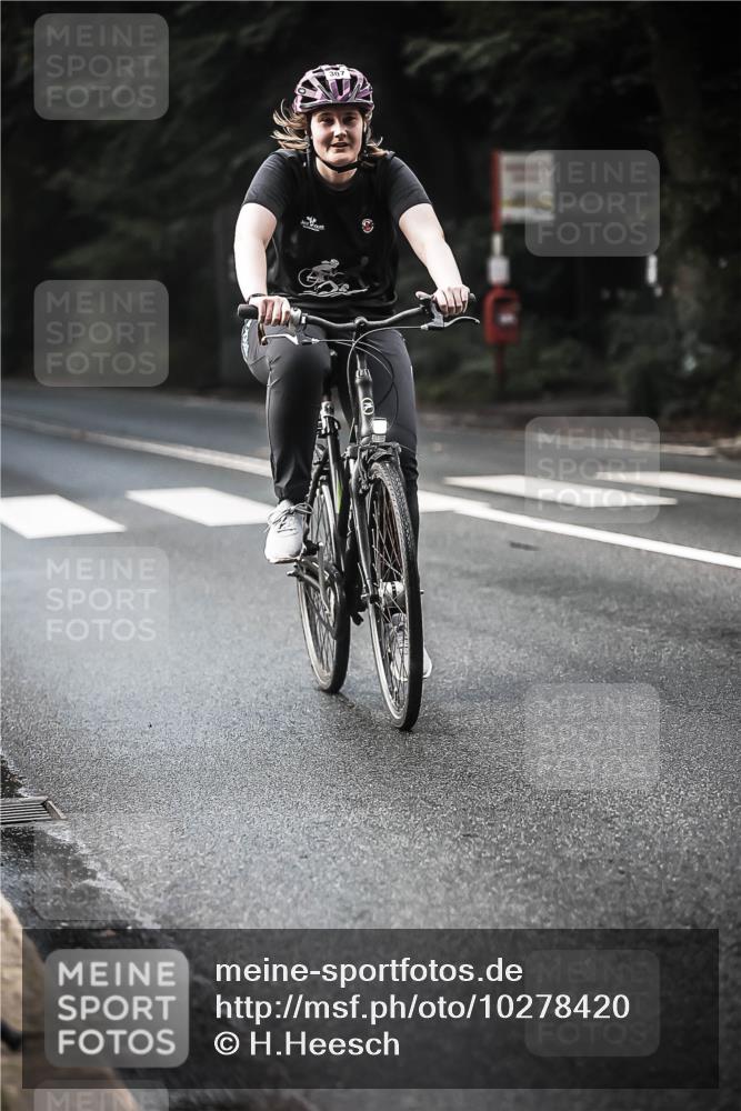 13.09.2026 - Stadtparktriathlon H.Heesch http://msf.ph/oto/10278420 13.09.2026 10:42:21 Radfahren 307, 371, 375, 399 meine-sportfotos.de