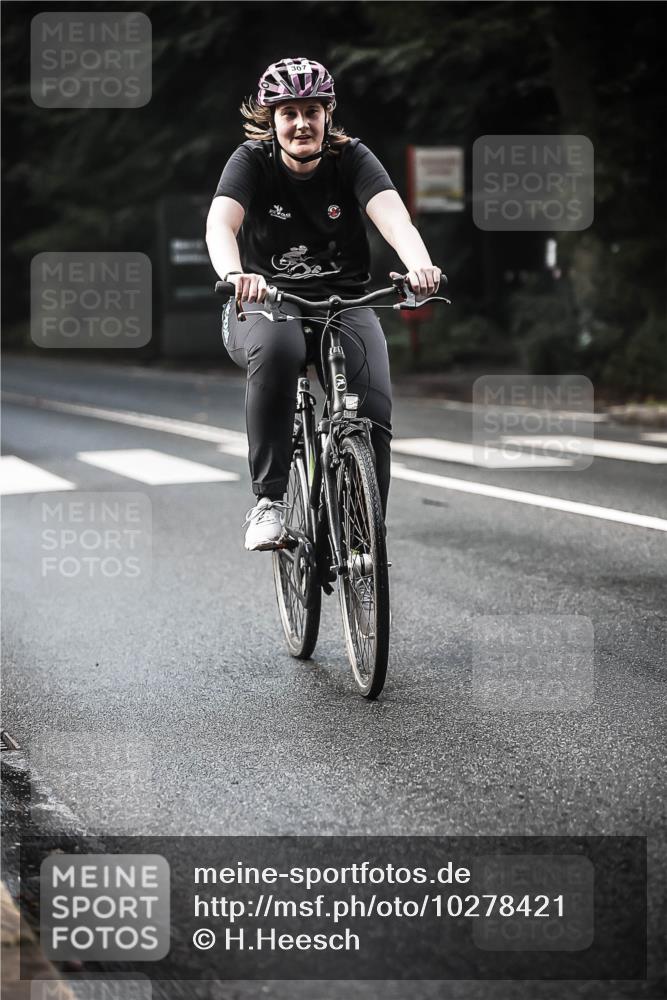 13.09.2026 - Stadtparktriathlon H.Heesch http://msf.ph/oto/10278421 13.09.2026 10:42:21 Radfahren 307, 371, 375, 399 meine-sportfotos.de