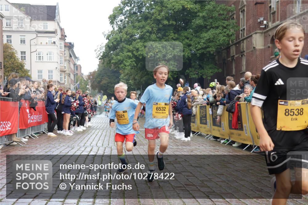 13.09.2026 - Kiel Lauf Yannick Fuchs http://msf.ph/oto/10278422 13.09.2026 08:51:23 Ziel 444, 909, 1238, 3683, 4159, 4741, 5010, 5211, 5439, 7033, 8657, 8883, 9379, 9929, 496, 1238, 1724, 2343, 5959, 10463, 10957, 10970, 11688, 1243, 3779, 3901, 5130, 5793, 5906, 5976, 6532, 6699, 7521, 8206, 8538, 11448, 12467, 497, 2125, 3106, 5792, 9612, 10987 meine-sportfotos.de