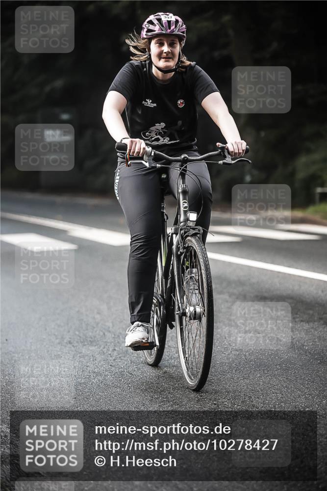 13.09.2026 - Stadtparktriathlon H.Heesch http://msf.ph/oto/10278427 13.09.2026 10:42:22 Radfahren 307, 371, 375 meine-sportfotos.de
