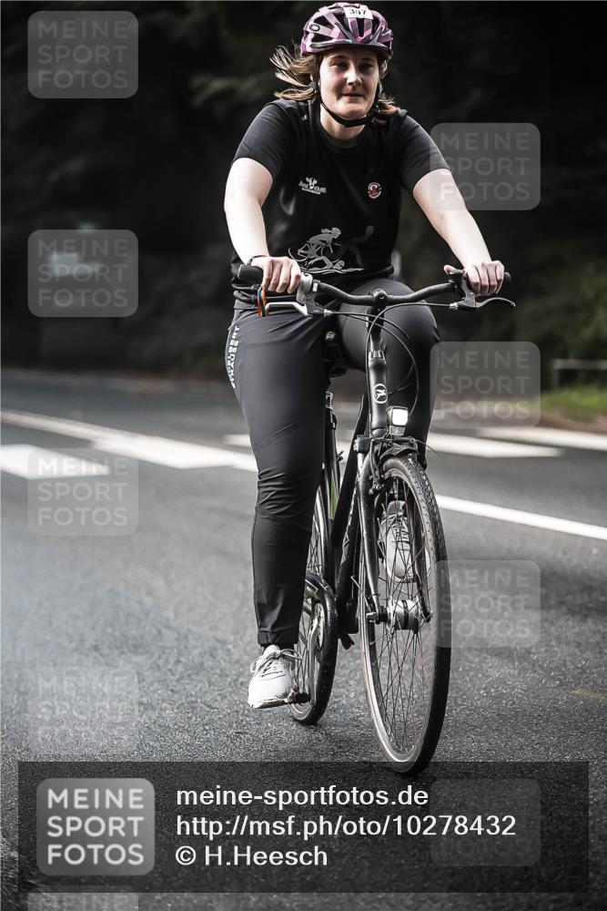 13.09.2026 - Stadtparktriathlon H.Heesch http://msf.ph/oto/10278432 13.09.2026 10:42:22 Radfahren 307, 371, 375 meine-sportfotos.de