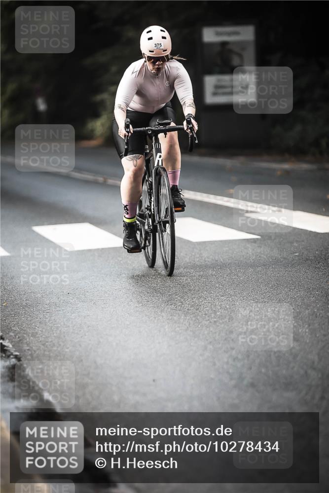 13.09.2026 - Stadtparktriathlon H.Heesch http://msf.ph/oto/10278434 13.09.2026 10:42:27 Radfahren 307, 375, 402, 456 meine-sportfotos.de