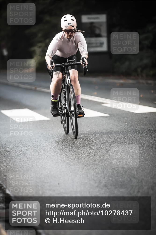 13.09.2026 - Stadtparktriathlon H.Heesch http://msf.ph/oto/10278437 13.09.2026 10:42:27 Radfahren 307, 375, 402, 456 meine-sportfotos.de