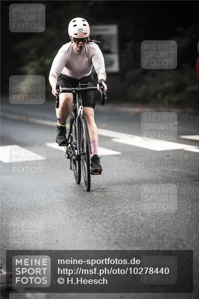 13.09.2026 - Stadtparktriathlon H.Heesch http://msf.ph/oto/10278440 13.09.2026 10:42:27 Radfahren 307, 375, 402, 456 meine-sportfotos.de