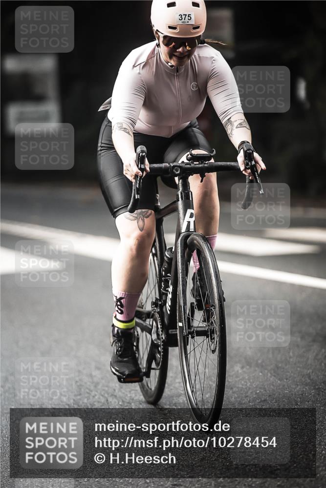 13.09.2026 - Stadtparktriathlon H.Heesch http://msf.ph/oto/10278454 13.09.2026 10:42:28 Radfahren 375, 402, 456, 514 meine-sportfotos.de