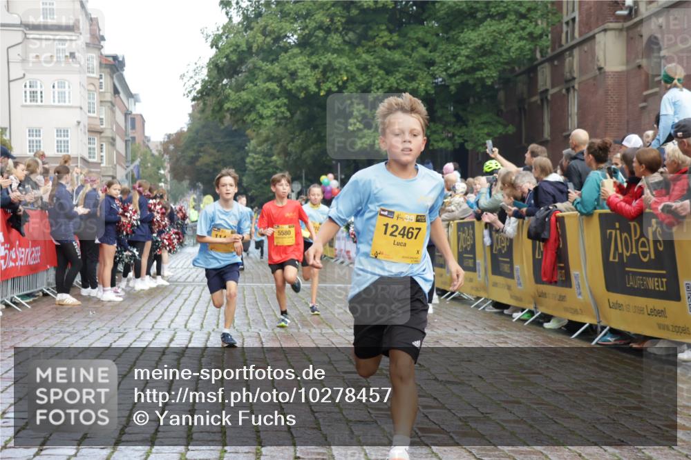 13.09.2026 - Kiel Lauf Yannick Fuchs http://msf.ph/oto/10278457 13.09.2026 08:51:25 Ziel 444, 909, 3683, 4159, 4741, 5211, 5439, 5906, 6699, 7033, 8657, 8883, 9379, 9929, 496, 1238, 1724, 2343, 5010, 5959, 7033, 10463, 10957, 10970, 11688, 1210, 1243, 3779, 3901, 5130, 5580, 5793, 5976, 6532, 7521, 8206, 8538, 11448, 12467, 497, 2125, 3106, 5959, 9612, 10987 meine-sportfotos.de