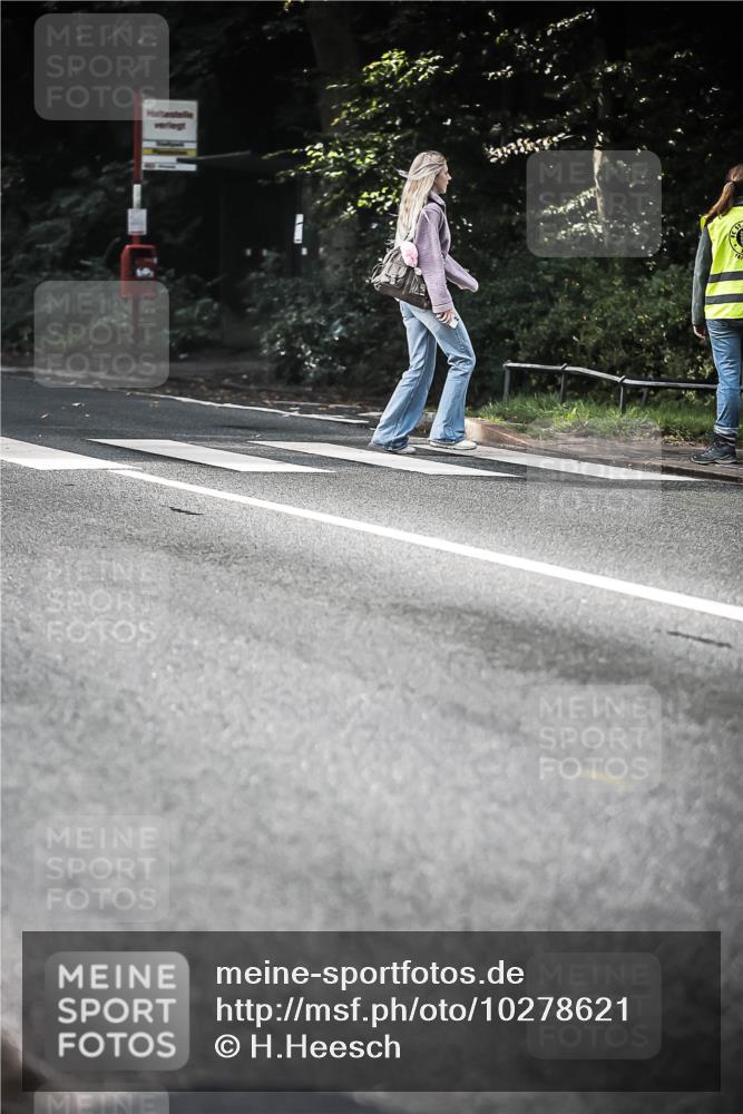 13.09.2026 - Stadtparktriathlon H.Heesch http://msf.ph/oto/10278621 13.09.2026 10:43:04 Radfahren 364, 437, 578 meine-sportfotos.de