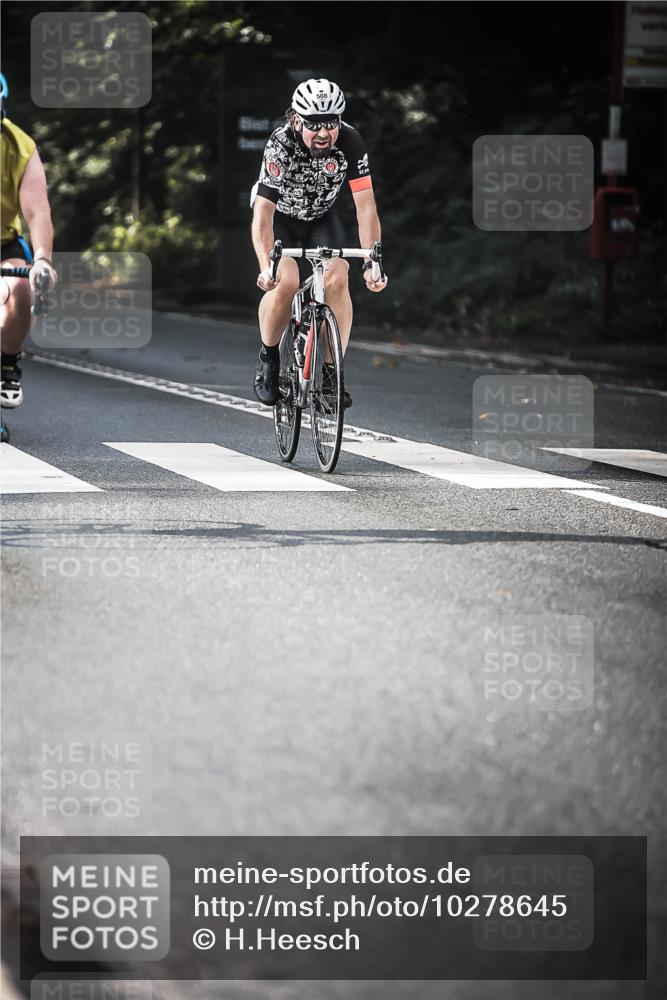 13.09.2026 - Stadtparktriathlon H.Heesch http://msf.ph/oto/10278645 13.09.2026 10:43:16 Radfahren 465, 508, 539, 777 meine-sportfotos.de