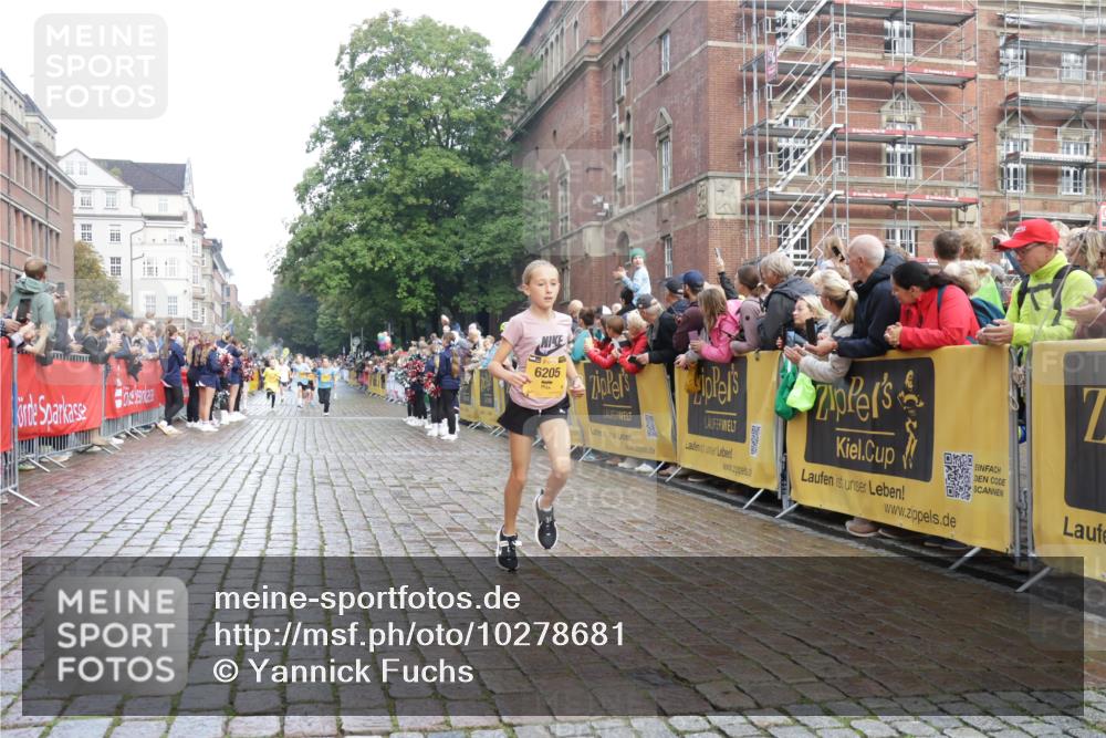 13.09.2026 - Kiel Lauf Yannick Fuchs http://msf.ph/oto/10278681 13.09.2026 08:51:38 Ziel 1243, 3779, 3901, 5130, 5793, 5906, 5976, 6532, 6699, 7521, 8206, 8538, 8657, 9379, 11448, 12467, 444, 909, 1238, 1724, 3683, 4159, 4741, 5010, 5211, 5439, 7033, 8657, 8883, 9379, 9929, 10463, 10970, 11688, 1210, 1572, 2020, 5169, 5580, 6205, 7171, 8543, 8700, 12102, 496, 2343 meine-sportfotos.de
