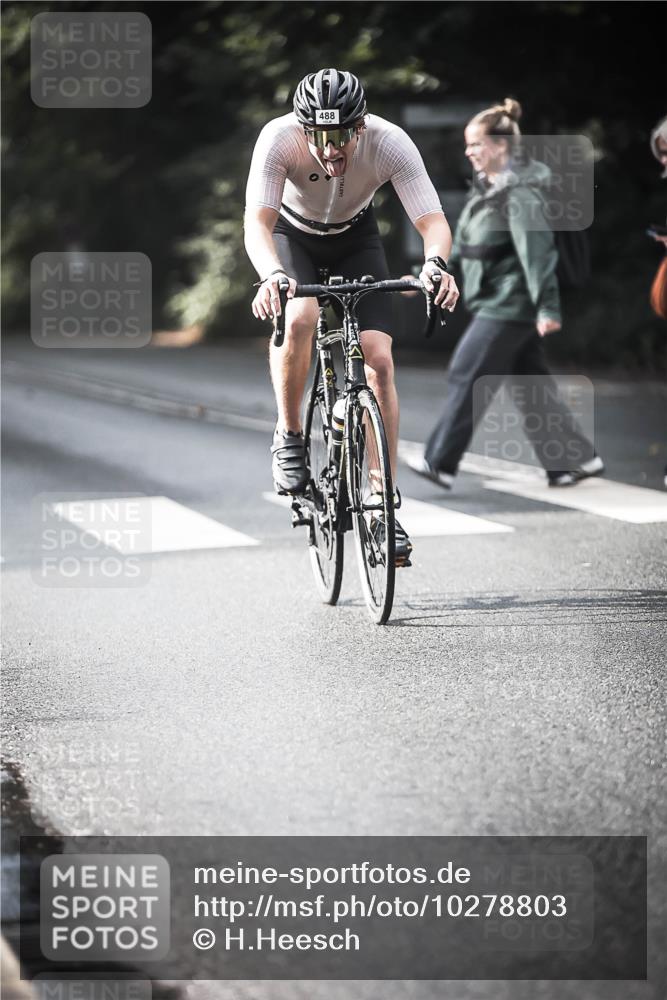13.09.2026 - Stadtparktriathlon H.Heesch http://msf.ph/oto/10278803 13.09.2026 10:43:53 Radfahren 408, 488, 528, 536, 556 meine-sportfotos.de