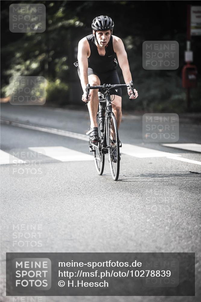 13.09.2026 - Stadtparktriathlon H.Heesch http://msf.ph/oto/10278839 13.09.2026 10:43:59 Radfahren 482, 488, 528, 536, 581 meine-sportfotos.de