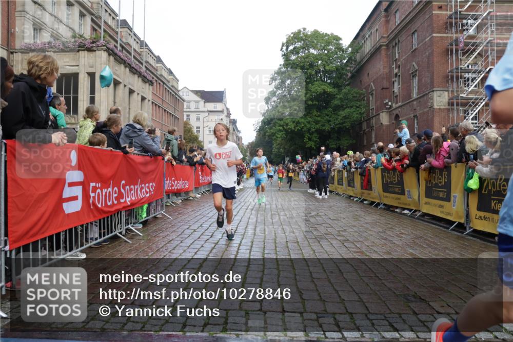 13.09.2026 - Kiel Lauf Yannick Fuchs http://msf.ph/oto/10278846 13.09.2026 08:51:47 Ziel 1210, 1572, 2020, 3779, 3901, 5130, 5169, 5580, 5976, 6532, 7521, 8538, 8543, 8700, 11448, 12102, 12467, 444, 909, 1238, 1243, 3683, 4159, 4741, 5010, 5211, 5439, 5793, 5906, 5976, 6699, 7033, 8206, 8657, 8883, 9379, 9929, 10463, 2015, 3392, 3538, 3557, 5810, 6205, 6372, 7171, 8736, 10826, 11608, 1238, 1724, 5010, 7033, 10463, 10970, 11688 meine-sportfotos.de