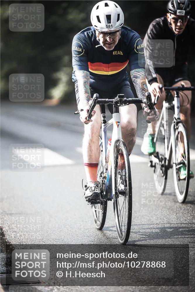 13.09.2026 - Stadtparktriathlon H.Heesch http://msf.ph/oto/10278868 13.09.2026 10:44:04 Radfahren 412, 482, 528, 540, 581 meine-sportfotos.de