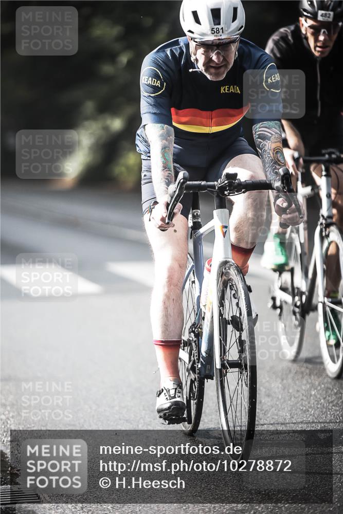 13.09.2026 - Stadtparktriathlon H.Heesch http://msf.ph/oto/10278872 13.09.2026 10:44:04 Radfahren 412, 482, 528, 540, 581 meine-sportfotos.de