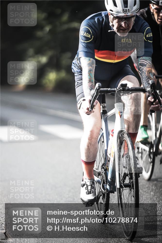 13.09.2026 - Stadtparktriathlon H.Heesch http://msf.ph/oto/10278874 13.09.2026 10:44:04 Radfahren 412, 482, 528, 540, 581 meine-sportfotos.de