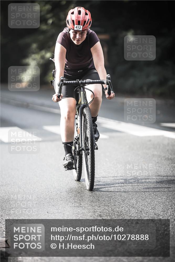 13.09.2026 - Stadtparktriathlon H.Heesch http://msf.ph/oto/10278888 13.09.2026 10:44:07 Radfahren 412, 482, 540, 581 meine-sportfotos.de