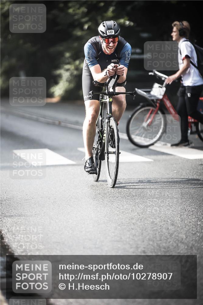 13.09.2026 - Stadtparktriathlon H.Heesch http://msf.ph/oto/10278907 13.09.2026 10:44:09 Radfahren 412, 482, 540, 581 meine-sportfotos.de