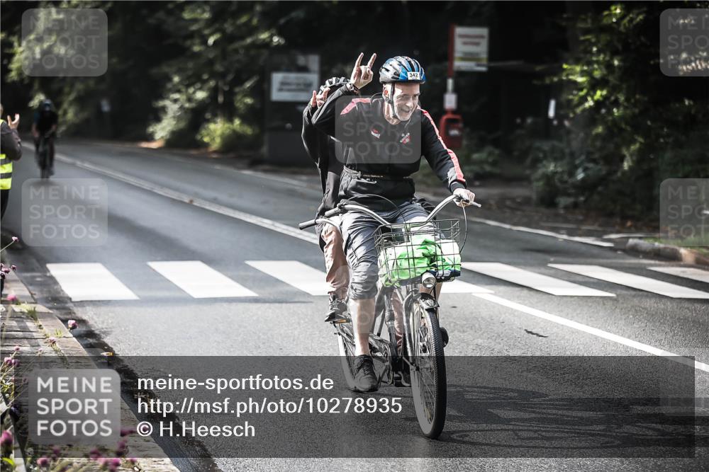 13.09.2026 - Stadtparktriathlon H.Heesch http://msf.ph/oto/10278935 13.09.2026 10:44:22 Radfahren 342, 499, 582 meine-sportfotos.de