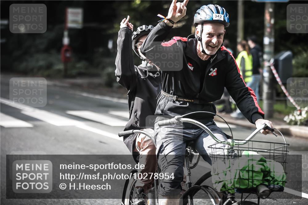 13.09.2026 - Stadtparktriathlon H.Heesch http://msf.ph/oto/10278954 13.09.2026 10:44:22 Radfahren 342, 499, 582 meine-sportfotos.de