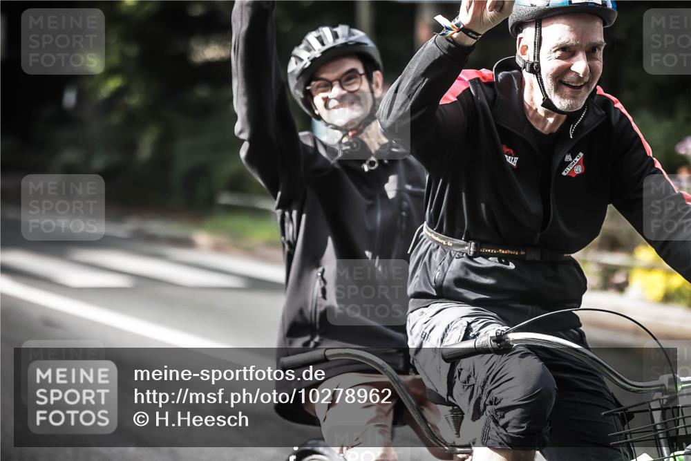 13.09.2026 - Stadtparktriathlon H.Heesch http://msf.ph/oto/10278962 13.09.2026 10:44:23 Radfahren 342, 499, 582 meine-sportfotos.de