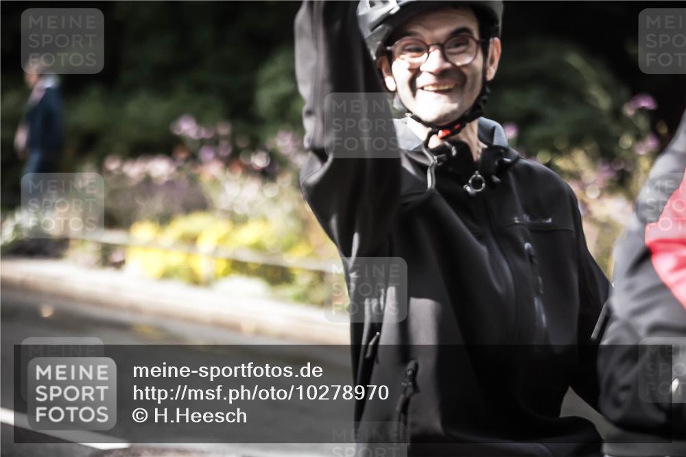 13.09.2026 - Stadtparktriathlon H.Heesch http://msf.ph/oto/10278970 13.09.2026 10:44:23 Radfahren 342, 499, 582 meine-sportfotos.de