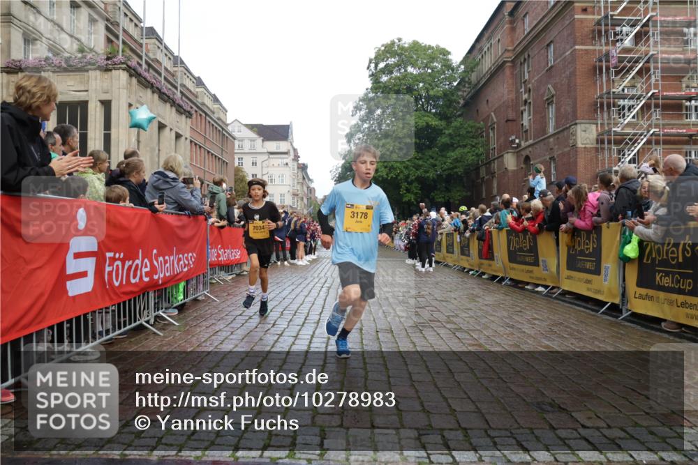 13.09.2026 - Kiel Lauf Yannick Fuchs http://msf.ph/oto/10278983 13.09.2026 08:51:53 Ziel 1210, 1572, 2020, 5169, 5580, 6205, 7171, 8543, 8700, 11448, 12102, 444, 909, 1243, 3683, 3779, 3901, 4741, 5130, 5211, 5439, 5793, 5906, 5976, 6532, 6699, 7521, 8206, 8538, 8657, 8883, 9379, 9929, 11448, 12467, 2015, 3178, 3392, 3538, 3557, 5810, 6372, 7034, 8477, 8736, 10826, 11608, 909, 1238, 3683, 4159, 4741, 5010, 7033, 10463, 11688 meine-sportfotos.de