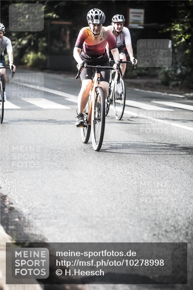 13.09.2026 - Stadtparktriathlon H.Heesch http://msf.ph/oto/10278998 13.09.2026 10:44:33 Radfahren 277, 383, 405, 445, 454 meine-sportfotos.de