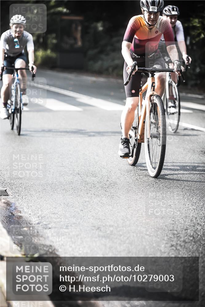 13.09.2026 - Stadtparktriathlon H.Heesch http://msf.ph/oto/10279003 13.09.2026 10:44:34 Radfahren 277, 383, 405, 445, 454 meine-sportfotos.de
