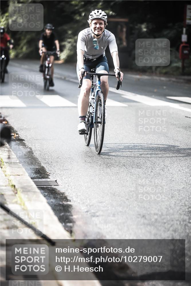 13.09.2026 - Stadtparktriathlon H.Heesch http://msf.ph/oto/10279007 13.09.2026 10:44:34 Radfahren 277, 383, 405, 445, 454 meine-sportfotos.de