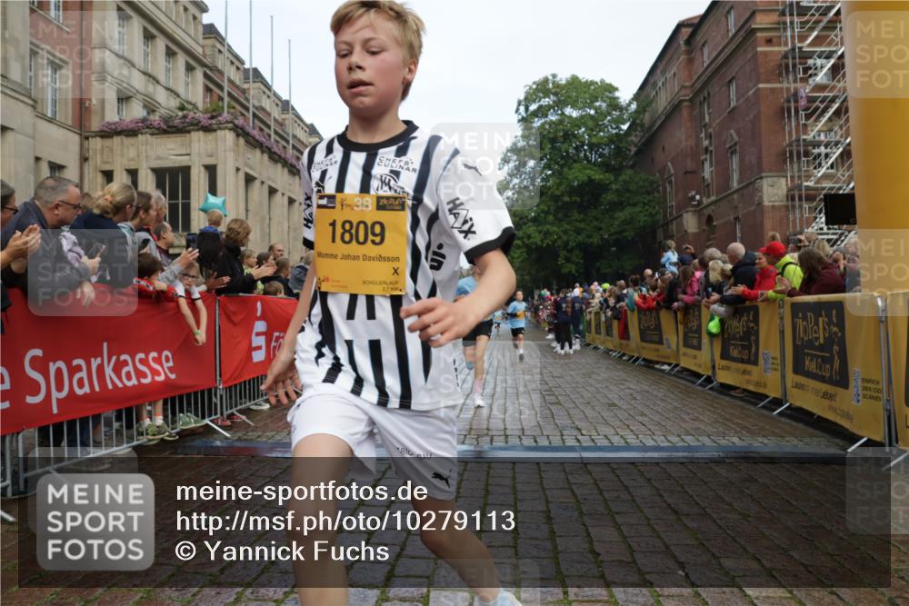 13.09.2026 - Kiel Lauf Yannick Fuchs http://msf.ph/oto/10279113 13.09.2026 08:52:05 Ziel 2015, 3178, 3392, 3538, 3557, 5810, 6205, 6372, 8477, 8736, 10826, 11608, 1210, 1243, 1572, 2020, 3779, 3901, 5130, 5169, 5580, 5793, 5906, 5976, 6205, 6532, 7171, 7521, 8206, 8538, 8543, 8700, 11448, 12102, 12467, 1647, 1809, 3871, 6517, 6937, 7034, 9381, 10102, 11752, 444, 1243, 5439, 5906, 6699, 8206, 8657, 8883, 9379, 9929 meine-sportfotos.de