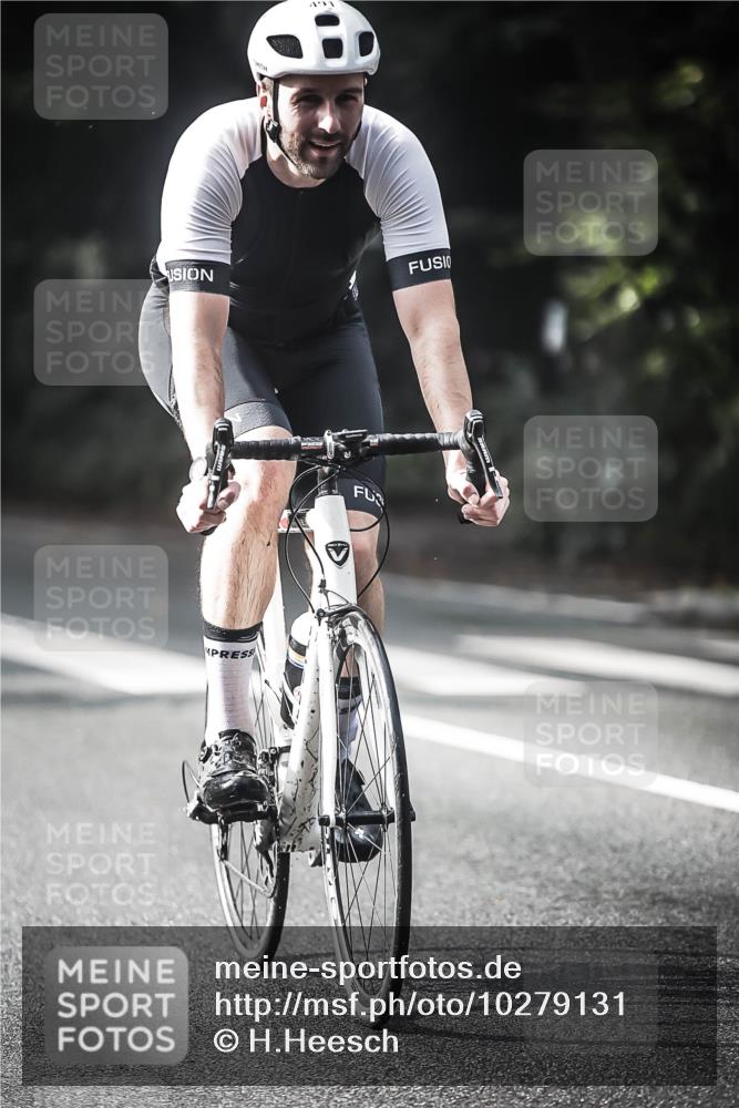 13.09.2026 - Stadtparktriathlon H.Heesch http://msf.ph/oto/10279131 13.09.2026 10:44:53 Radfahren 389, 469, 483, 491, 527, 568, 579 meine-sportfotos.de