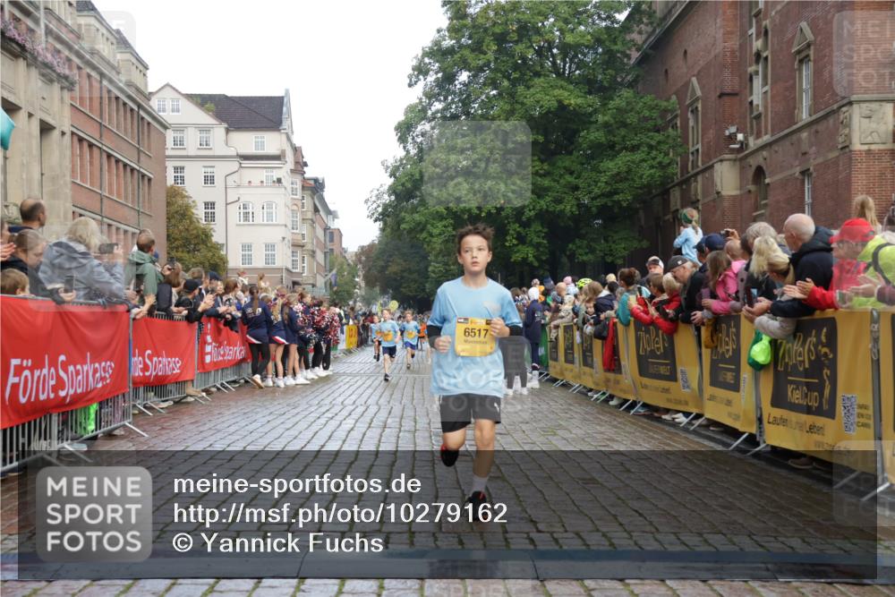 13.09.2026 - Kiel Lauf Yannick Fuchs http://msf.ph/oto/10279162 13.09.2026 08:52:07 Ziel 2015, 3178, 3392, 3538, 3557, 5810, 6372, 7034, 8477, 8736, 10826, 11608, 1210, 1243, 1572, 2020, 3779, 3901, 5130, 5169, 5580, 5793, 5976, 6205, 6532, 7171, 7521, 8538, 8543, 8700, 11448, 12102, 12467, 1647, 1809, 3871, 6517, 6937, 9381, 10102, 11752, 444, 1243, 5439, 5793, 5906, 6699, 8206, 8657, 8883, 9379, 9929 meine-sportfotos.de