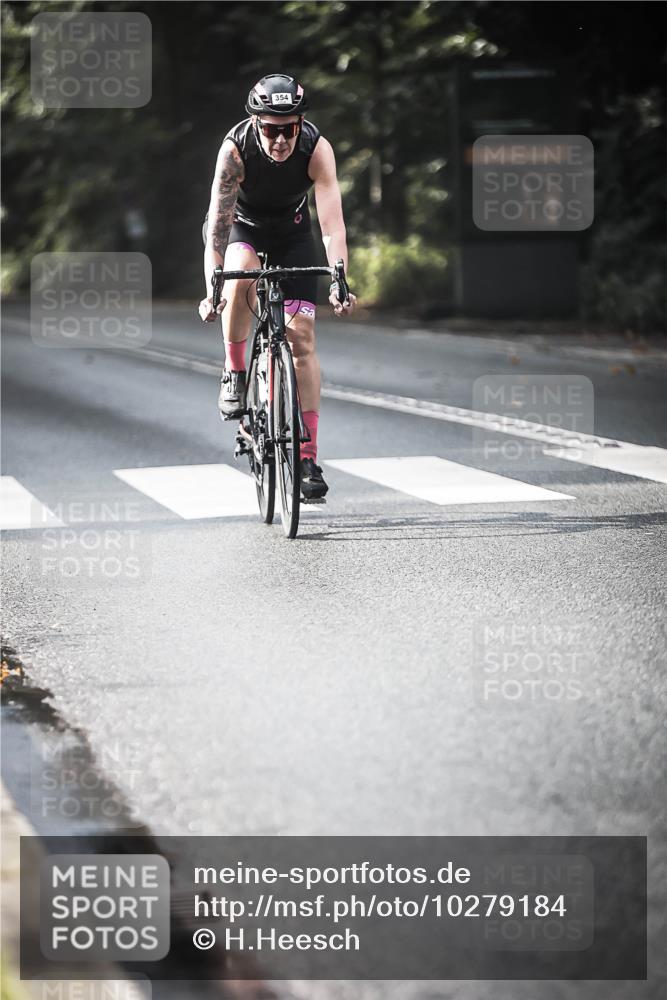 13.09.2026 - Stadtparktriathlon H.Heesch http://msf.ph/oto/10279184 13.09.2026 10:45:04 Radfahren 354, 389, 524, 534 meine-sportfotos.de