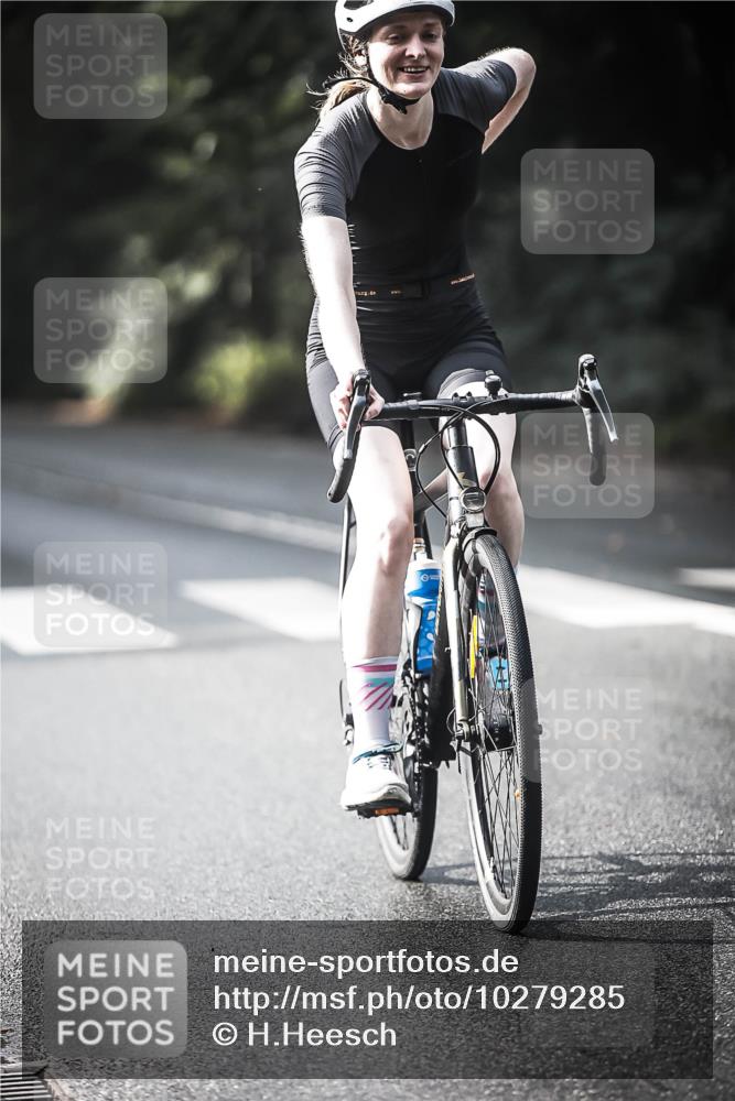 13.09.2026 - Stadtparktriathlon H.Heesch http://msf.ph/oto/10279285 13.09.2026 10:45:14 Radfahren 398, 434, 459, 490, 518, 524, 529, 584 meine-sportfotos.de