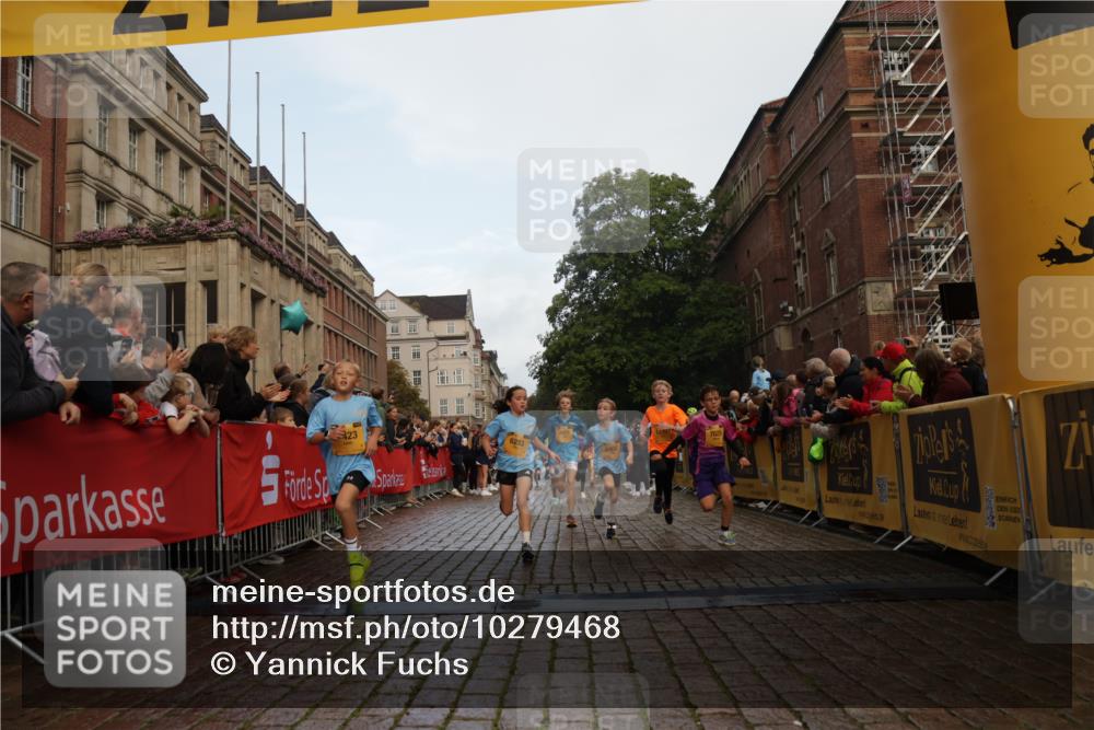 13.09.2026 - Kiel Lauf Yannick Fuchs http://msf.ph/oto/10279468 13.09.2026 08:52:32 Ziel 2613, 3782, 5075, 6517, 7881, 9381, 10396, 10779, 12460, 1647, 1809, 2015, 3178, 3392, 3538, 3557, 3871, 5810, 6372, 6937, 7034, 8477, 8736, 9381, 10102, 10826, 11608, 11752, 1799, 2402, 2609, 4158, 4668, 5121, 5334, 5405, 6210, 6283, 7025, 7423, 7611, 7894, 8745, 10414, 10991, 11248, 12397, 12454, 2020, 3538, 3557, 6205, 7171, 8543, 8700 meine-sportfotos.de