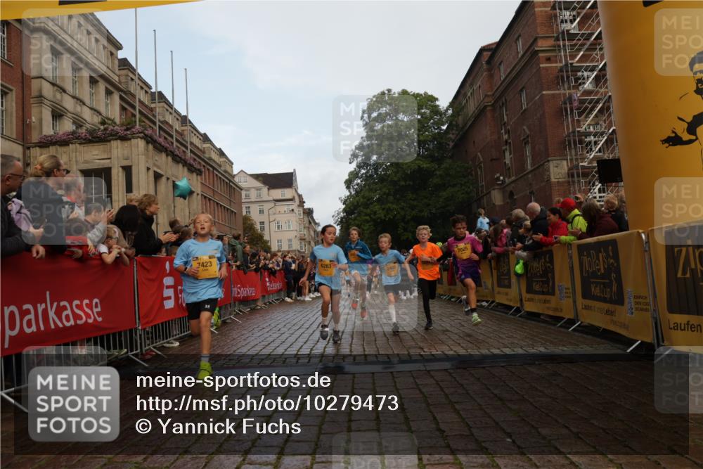 13.09.2026 - Kiel Lauf Yannick Fuchs http://msf.ph/oto/10279473 13.09.2026 08:52:32 Ziel 2613, 3782, 5075, 6517, 7881, 9381, 10396, 10779, 12460, 1647, 1809, 2015, 3178, 3392, 3538, 3557, 3871, 5810, 6372, 6937, 7034, 8477, 8736, 9381, 10102, 10826, 11608, 11752, 1799, 2402, 2609, 4158, 4668, 5121, 5334, 5405, 6210, 6283, 7025, 7423, 7611, 7894, 8745, 10414, 10991, 11248, 12397, 12454, 2020, 3538, 3557, 6205, 7171, 8543, 8700 meine-sportfotos.de