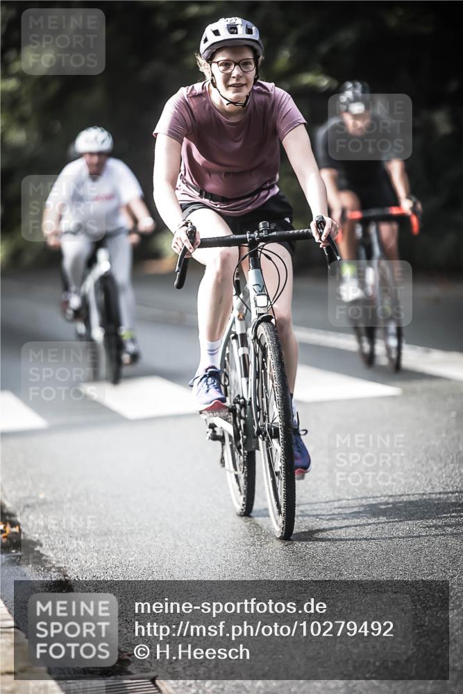 13.09.2026 - Stadtparktriathlon H.Heesch http://msf.ph/oto/10279492 13.09.2026 10:45:39 Radfahren 248, 385, 414, 419, 427, 433, 452, 460, 494, 504, 563 meine-sportfotos.de