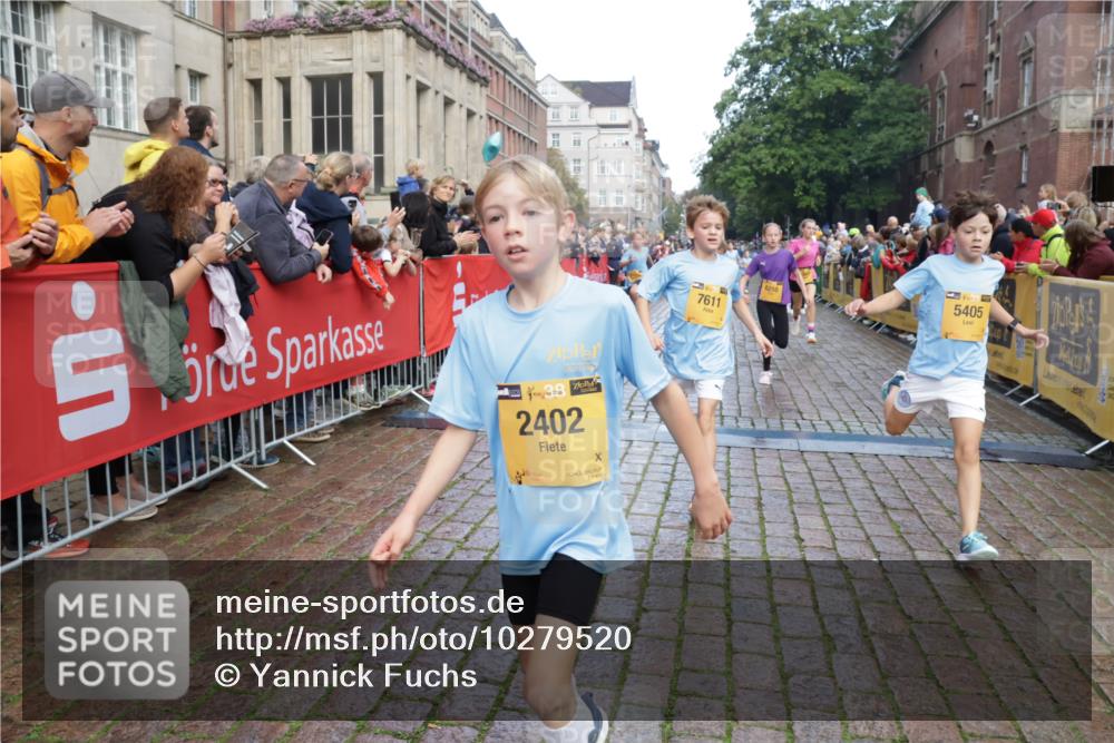 13.09.2026 - Kiel Lauf Yannick Fuchs http://msf.ph/oto/10279520 13.09.2026 08:52:35 Ziel 1799, 2613, 3782, 5075, 7881, 7894, 10396, 10779, 12460, 1647, 1809, 2015, 3178, 3392, 3538, 3557, 3871, 5810, 6372, 6517, 6937, 7034, 8477, 8736, 9381, 10102, 10826, 11608, 11752, 2402, 2609, 4158, 4668, 5121, 5147, 5334, 5405, 6210, 6283, 7025, 7423, 7611, 8745, 10024, 10414, 10991, 11248, 12397, 12454, 12488, 3392, 3538, 3557, 5810, 6205, 6372, 7171 meine-sportfotos.de
