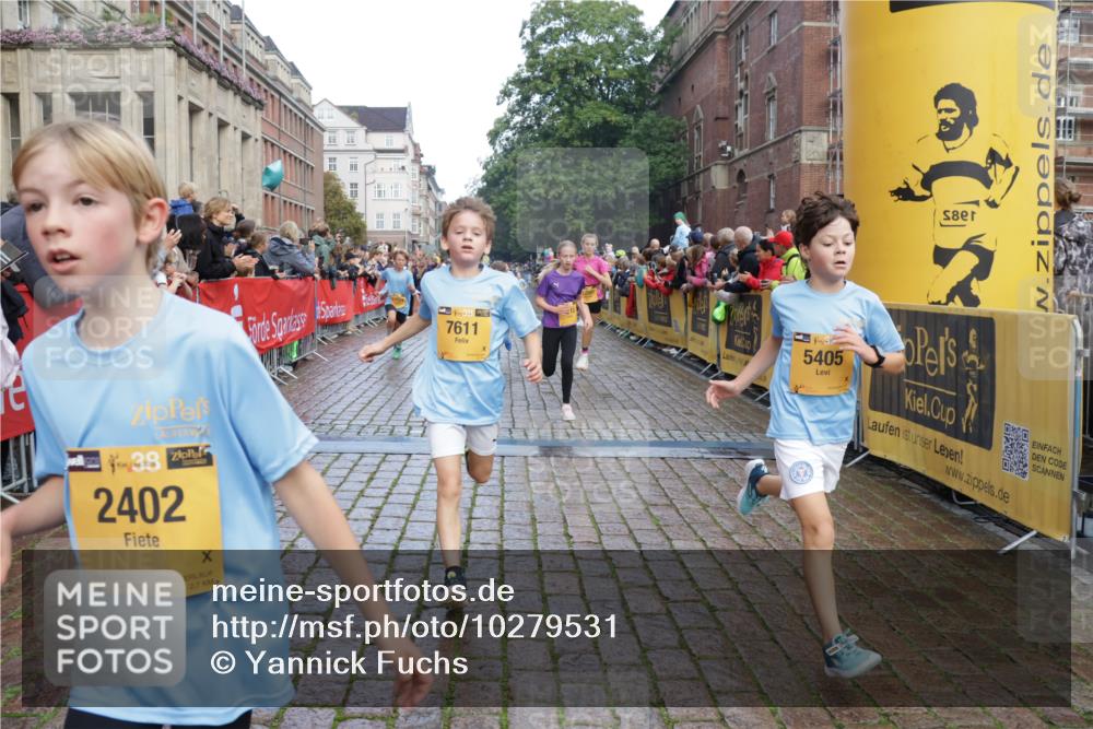 13.09.2026 - Kiel Lauf Yannick Fuchs http://msf.ph/oto/10279531 13.09.2026 08:52:35 Ziel 1799, 2613, 3782, 5075, 7881, 7894, 10396, 10779, 12460, 1647, 1809, 2015, 3178, 3392, 3538, 3557, 3871, 5810, 6372, 6517, 6937, 7034, 8477, 8736, 9381, 10102, 10826, 11608, 11752, 2402, 2609, 4158, 4668, 5121, 5147, 5334, 5405, 6210, 6283, 7025, 7423, 7611, 8745, 10024, 10414, 10991, 11248, 12397, 12454, 12488, 3392, 3538, 3557, 5810, 6205, 6372, 7171 meine-sportfotos.de