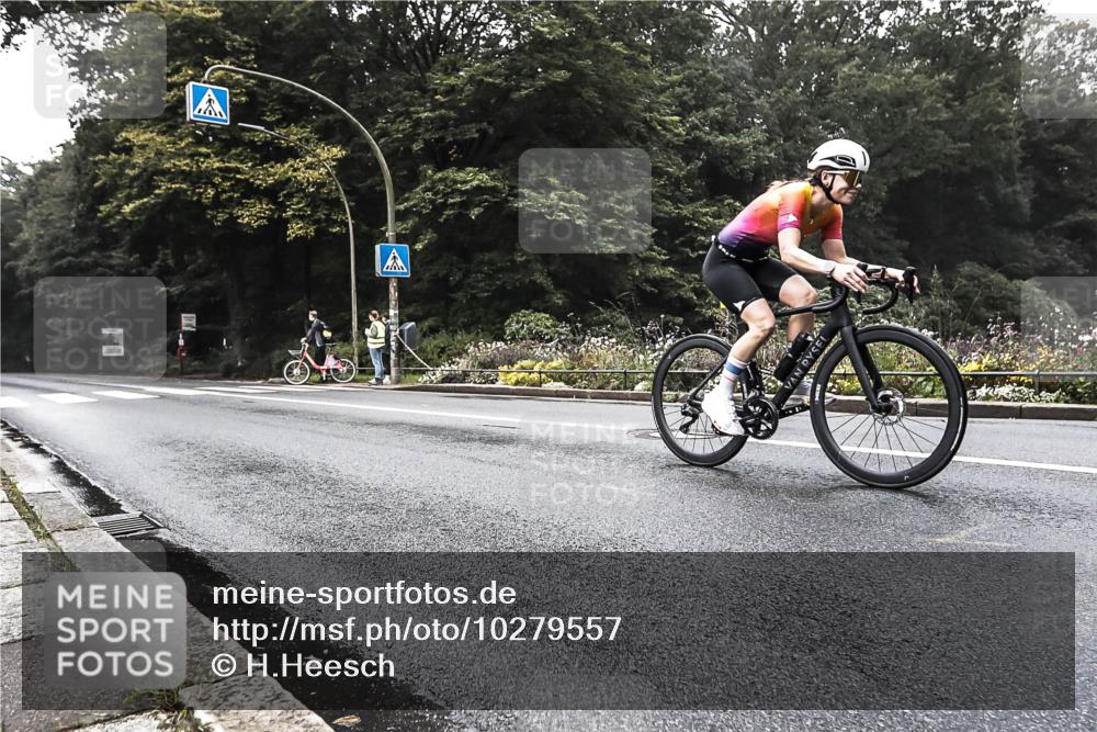 13.09.2026 - Stadtparktriathlon H.Heesch http://msf.ph/oto/10279557 13.09.2026 10:26:25 Radfahren 359, 368 meine-sportfotos.de