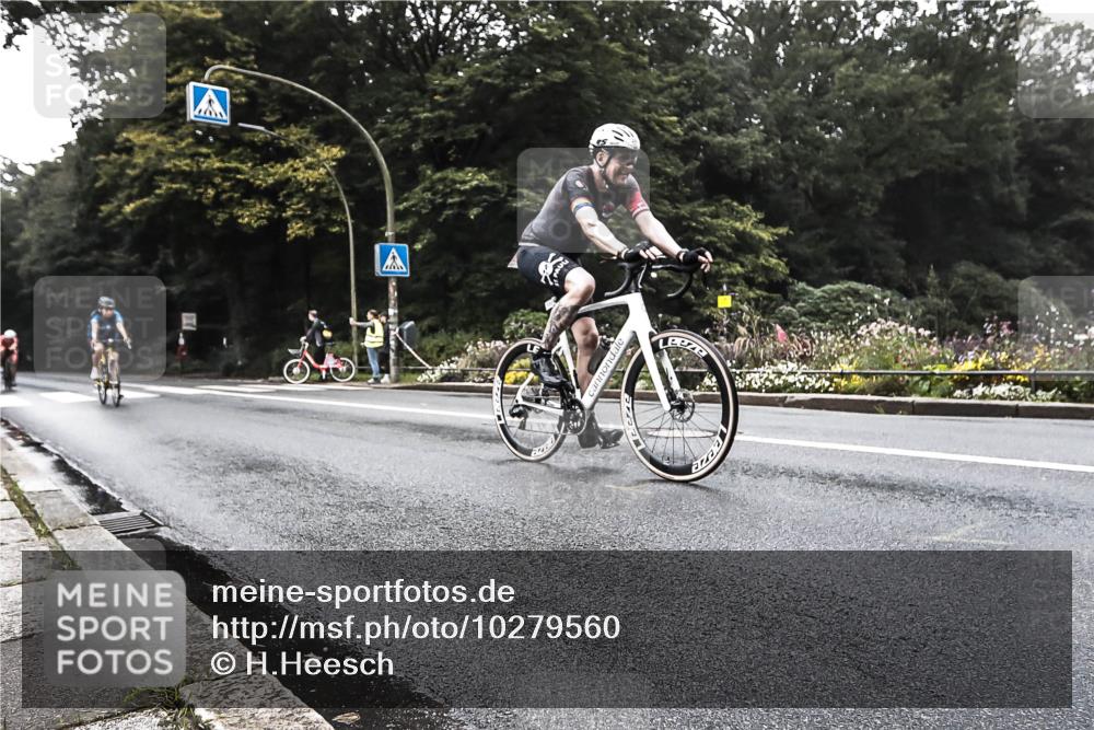 13.09.2026 - Stadtparktriathlon H.Heesch http://msf.ph/oto/10279560 13.09.2026 10:26:32 Radfahren 261, 330, 351, 447 meine-sportfotos.de