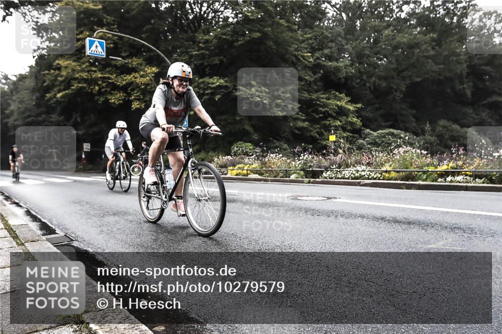 13.09.2026 - Stadtparktriathlon H.Heesch http://msf.ph/oto/10279579 13.09.2026 10:26:40 Radfahren 221, 251, 269, 292, 345, 463 meine-sportfotos.de