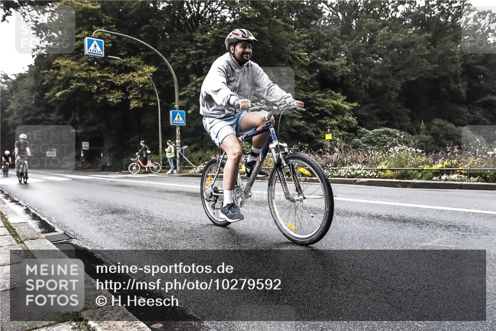 13.09.2026 - Stadtparktriathlon H.Heesch http://msf.ph/oto/10279592 13.09.2026 10:26:50 Radfahren 329, 361, 382, 399 meine-sportfotos.de