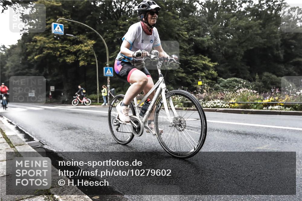 13.09.2026 - Stadtparktriathlon H.Heesch http://msf.ph/oto/10279602 13.09.2026 10:26:57 Radfahren 278, 337, 451 meine-sportfotos.de