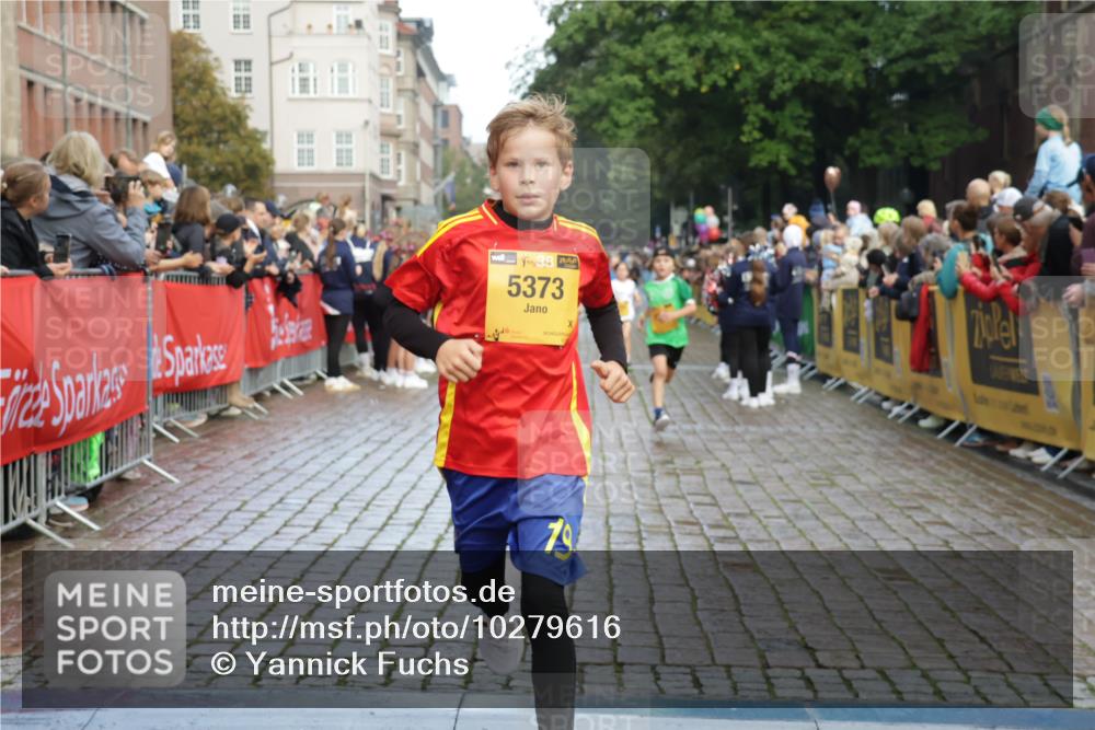 13.09.2026 - Kiel Lauf Yannick Fuchs http://msf.ph/oto/10279616 13.09.2026 08:52:44 Ziel 1799, 2402, 2609, 2613, 4158, 4668, 5121, 5334, 6283, 7025, 7423, 7894, 8745, 10414, 10779, 11248, 12397, 12454, 12460, 1647, 1809, 3178, 3782, 3871, 5075, 6517, 6937, 7034, 7881, 9381, 10102, 10396, 11752, 237, 1263, 5147, 5149, 5373, 5405, 6210, 6579, 7085, 7611, 8018, 8510, 10024, 10627, 10991, 11706, 12488, 2015, 3178, 5810, 6372, 7034, 8477, 8736, 10826, 11608 meine-sportfotos.de