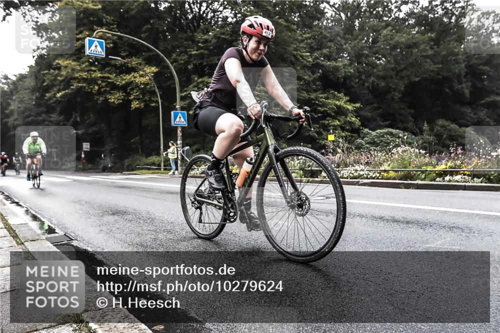 13.09.2026 - Stadtparktriathlon H.Heesch http://msf.ph/oto/10279624 13.09.2026 10:27:07 Radfahren 233, 243, 405, 412 meine-sportfotos.de