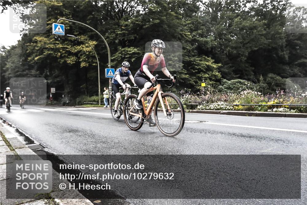 13.09.2026 - Stadtparktriathlon H.Heesch http://msf.ph/oto/10279632 13.09.2026 10:27:10 Radfahren 233, 243, 305, 405, 412, 459 meine-sportfotos.de