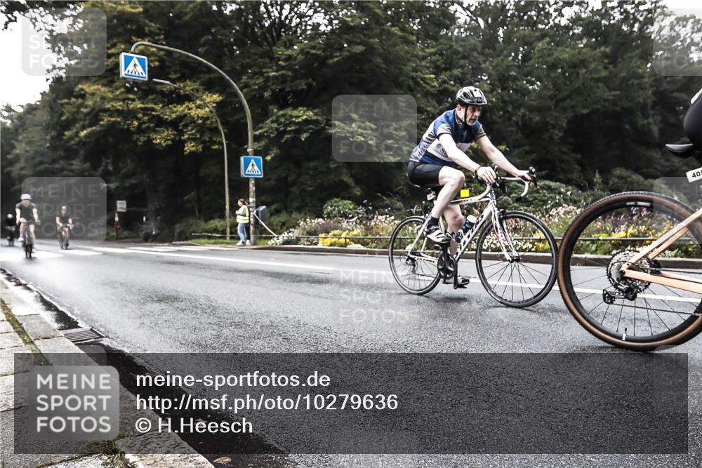 13.09.2026 - Stadtparktriathlon H.Heesch http://msf.ph/oto/10279636 13.09.2026 10:27:10 Radfahren 233, 243, 305, 405, 412, 459 meine-sportfotos.de